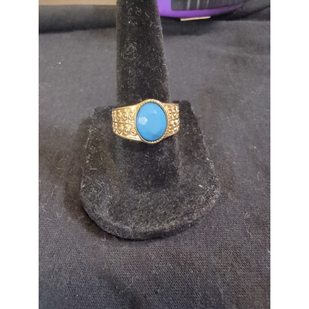 Vintage Gold Toned Rhinestone Ring with Blue Center - Size‎ 7